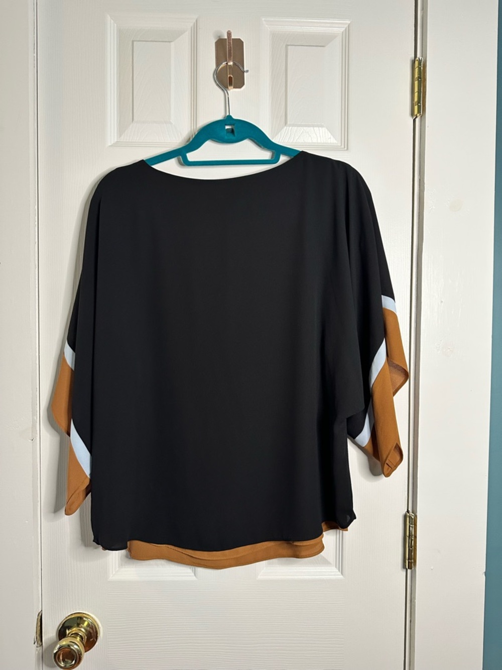 WHITE HOUSE BLACK MARKET Colorblock Blouse Black Camel V-Neck Flowy Top Medium - Picture 2 of 10